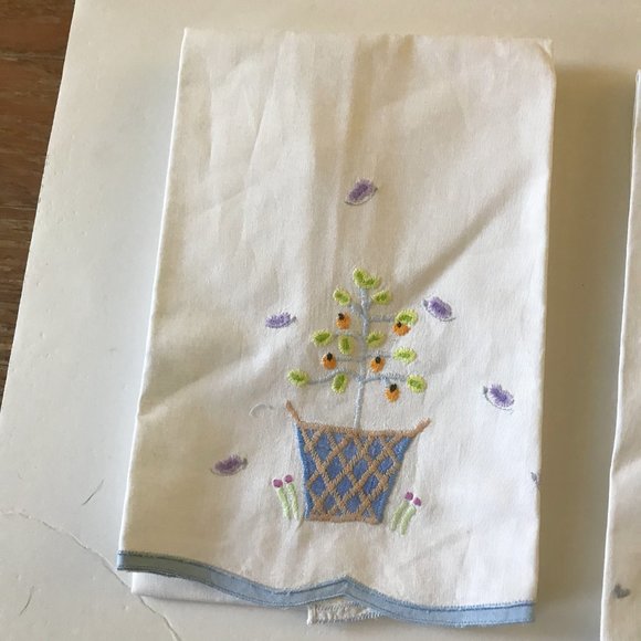 Lillian Vernon Hand Towels Set of 2 New Easter - Picture 2 of 11